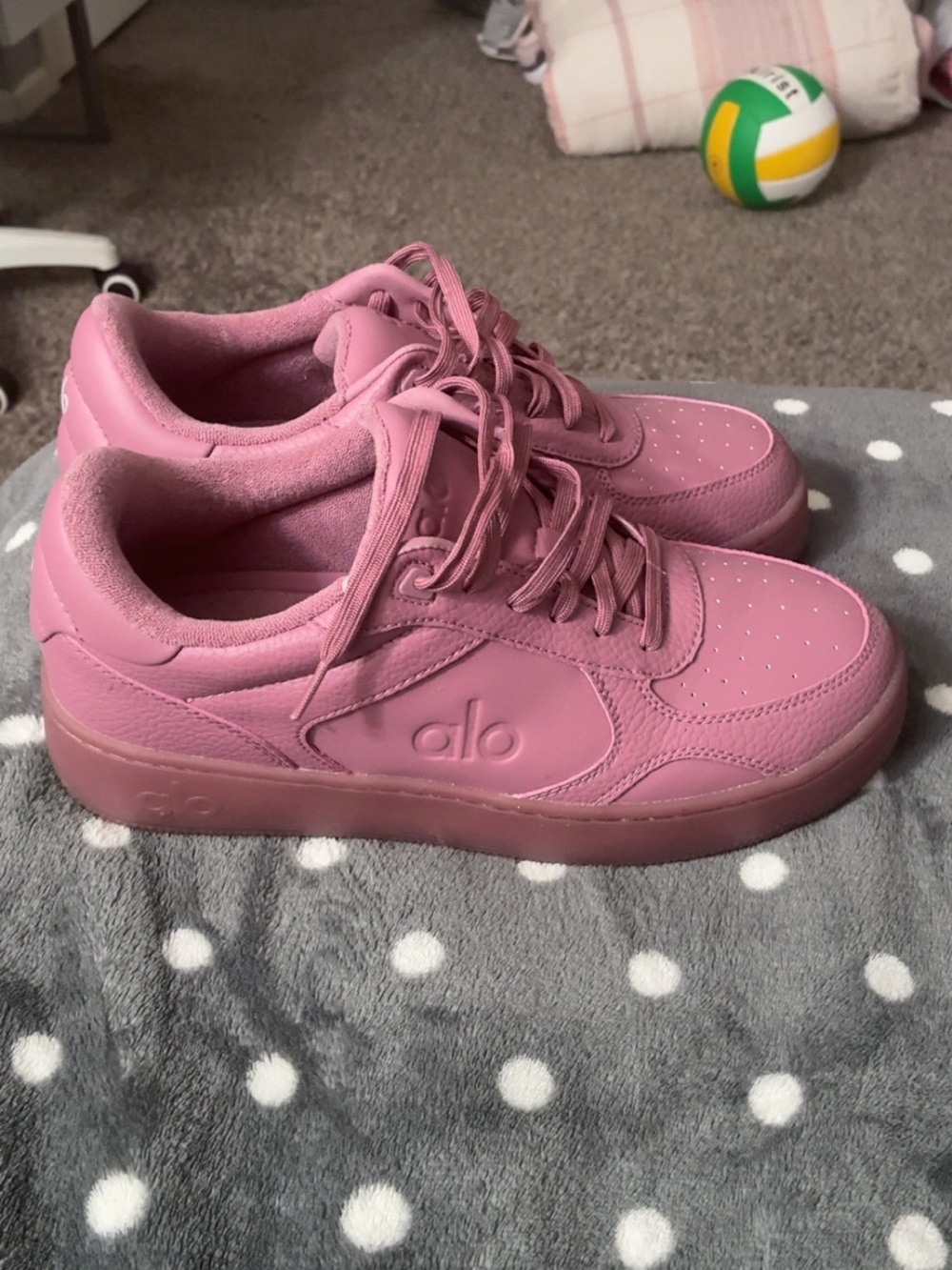 ALO Yoga Womens Pink Low-Top Sneakers